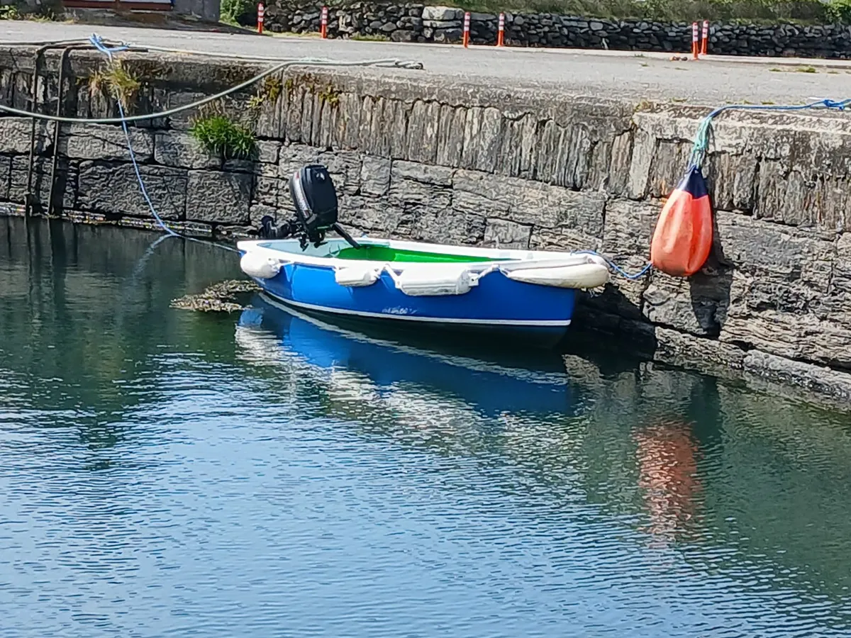 Boat and outbord - Image 3