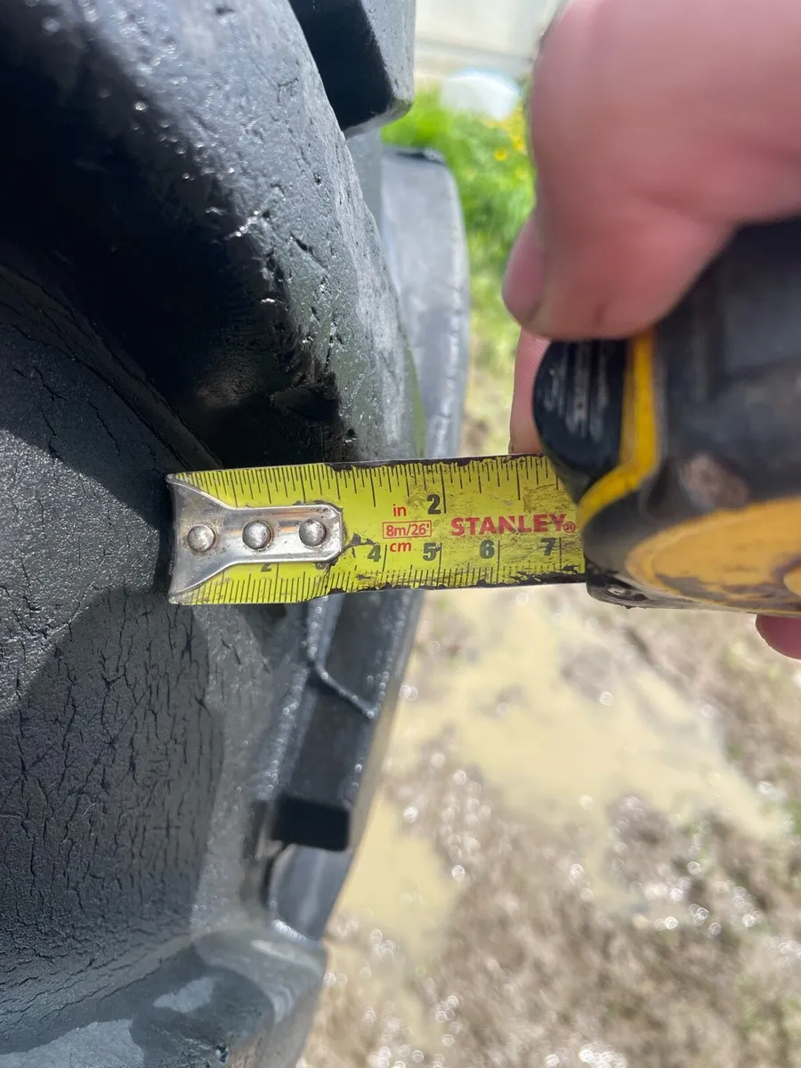 R38 16.9 Tyres - Image 4