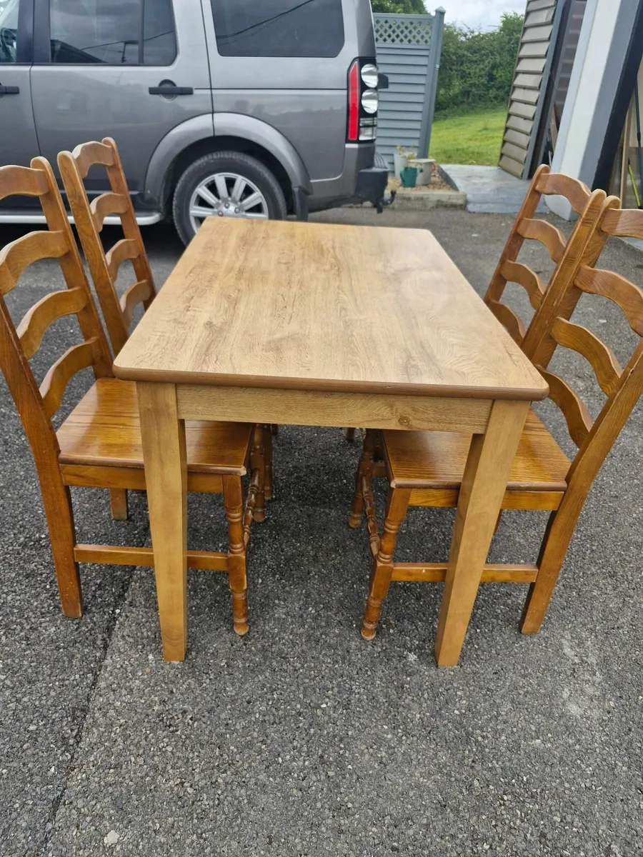 Table and chairs - Image 1