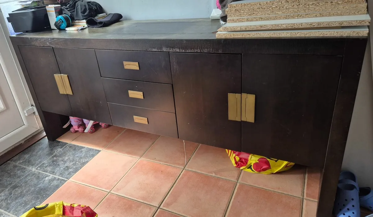 Side board table