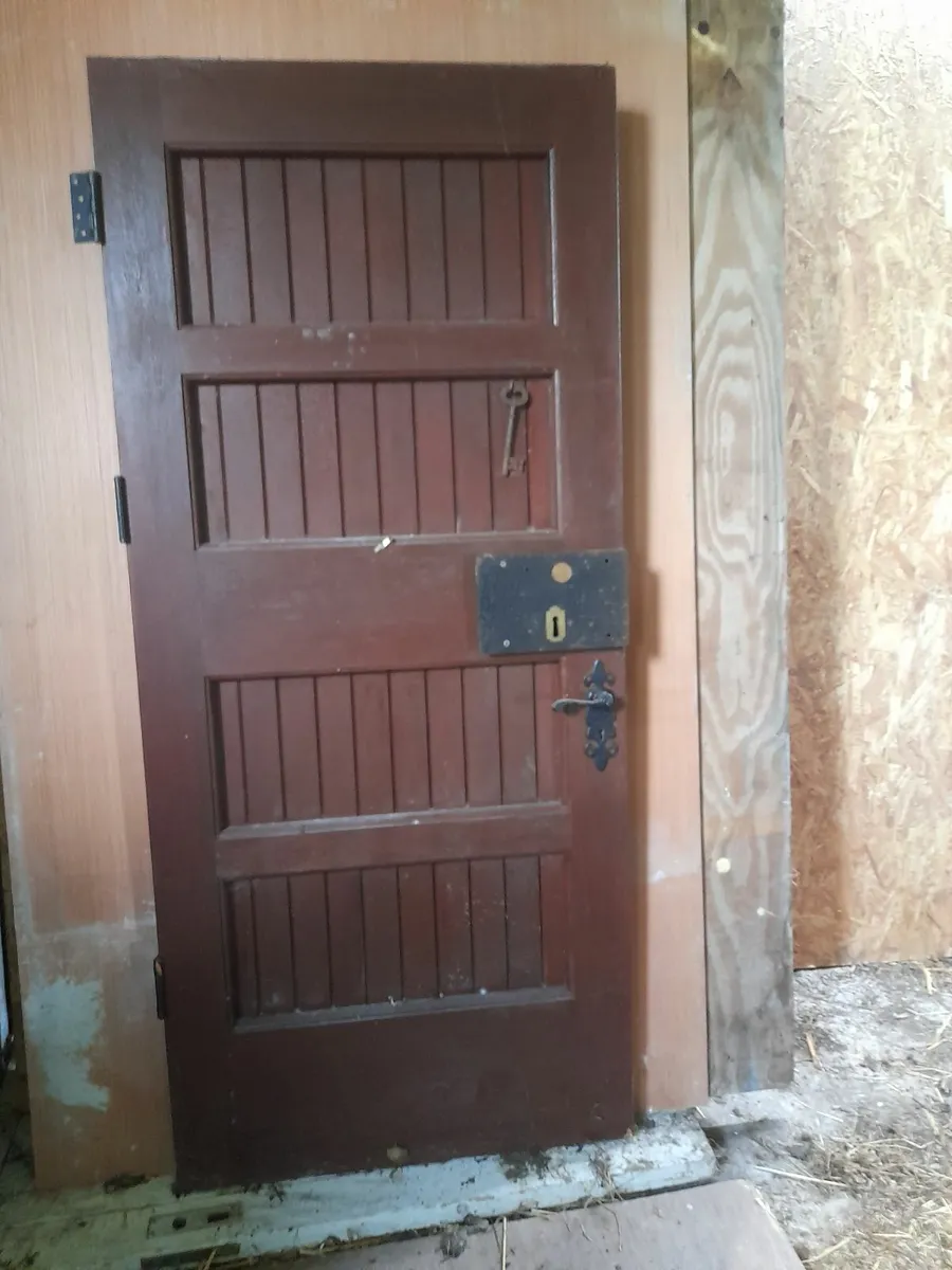 Old timbrr doors - Image 4