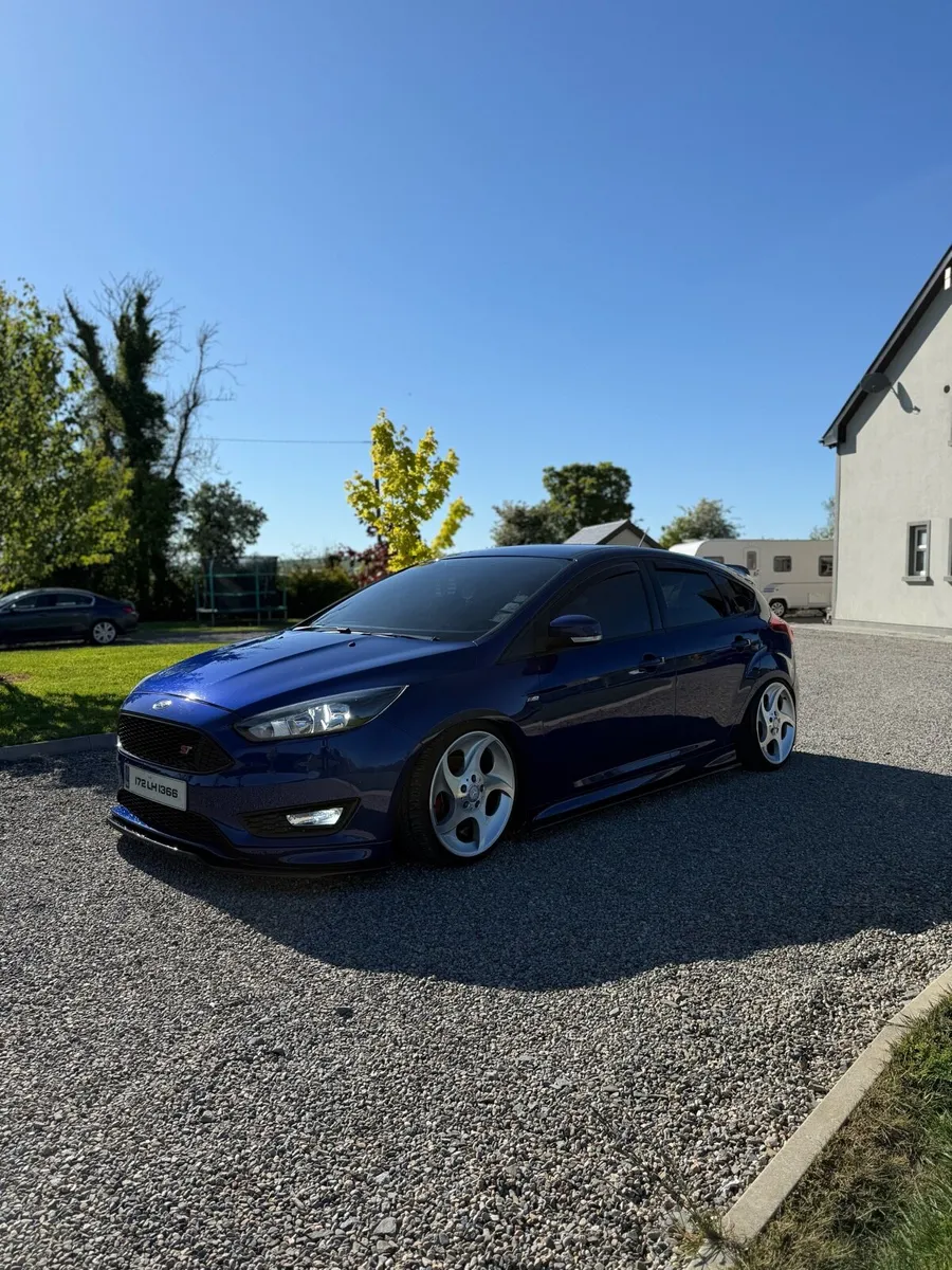 2017 Ford Focus ST-Line - Image 1