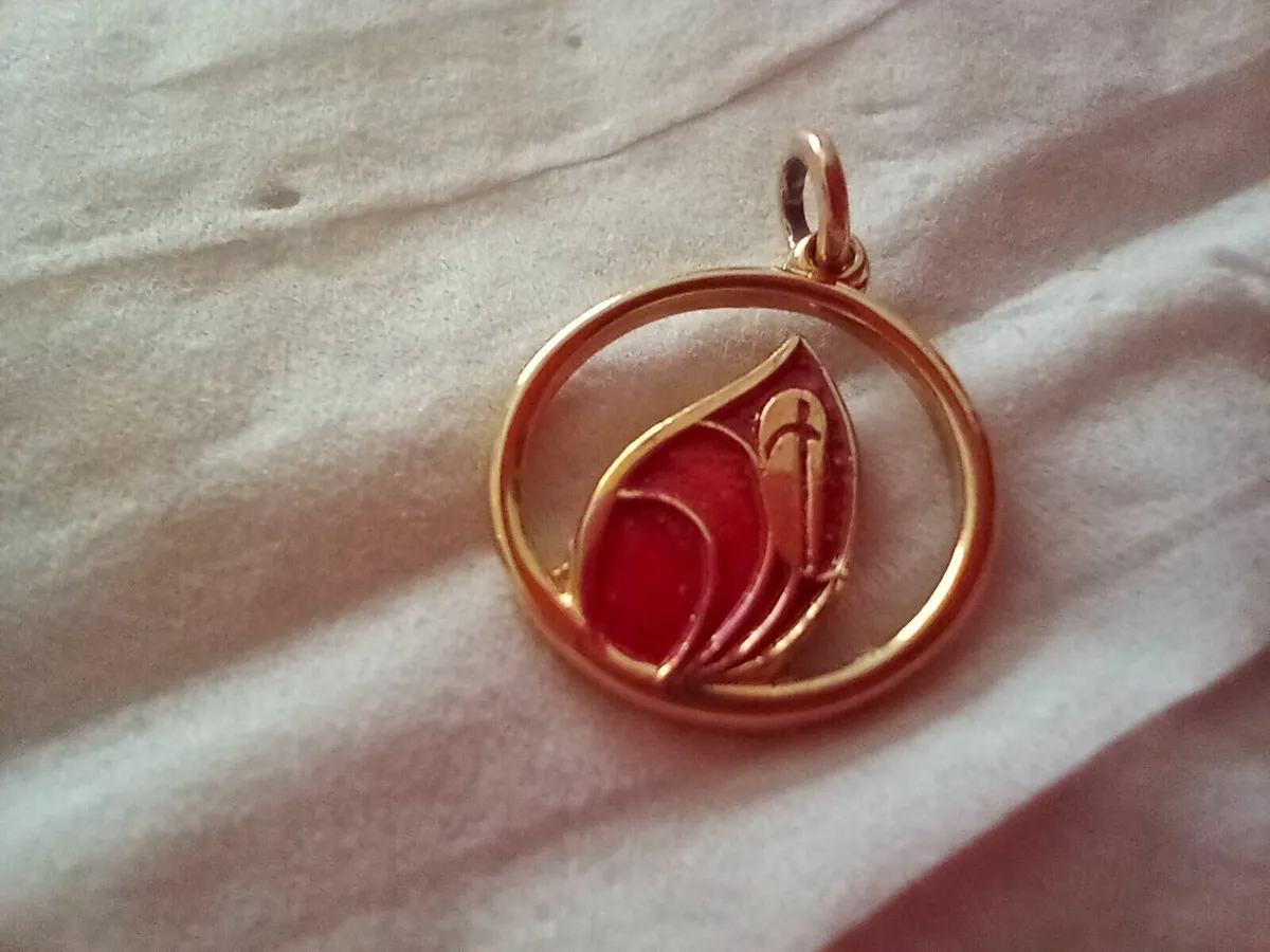 9 CT gold pendant - Image 1