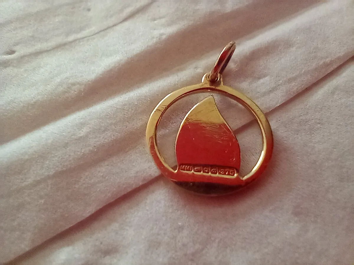 9 CT gold pendant - Image 2