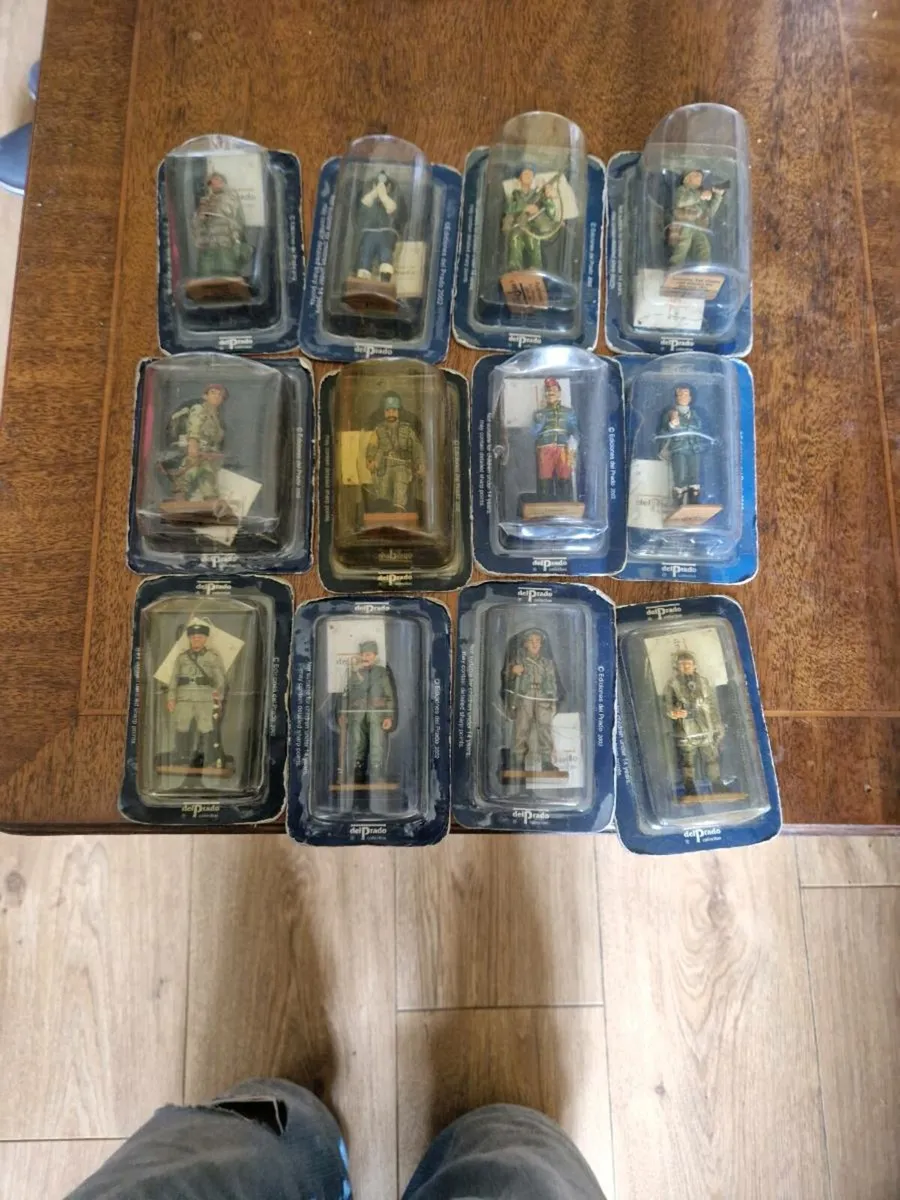 Old lead soldiers in boxes - Image 1
