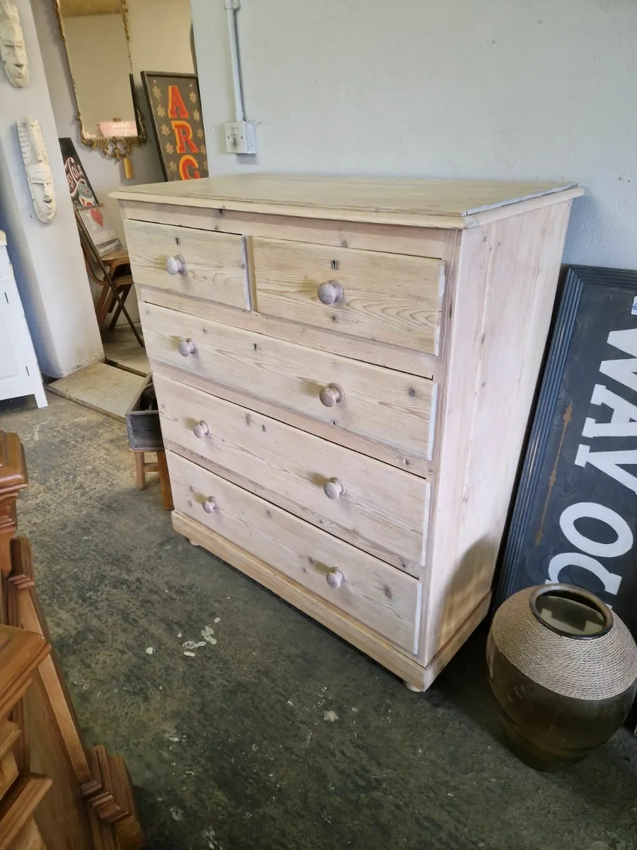 Large Victorian pine chest of drawers - Image 2