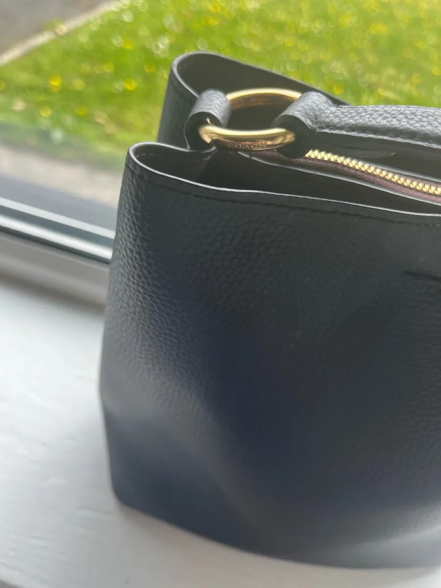 Coach bucket Small Town Handbag - authentic - Image 3