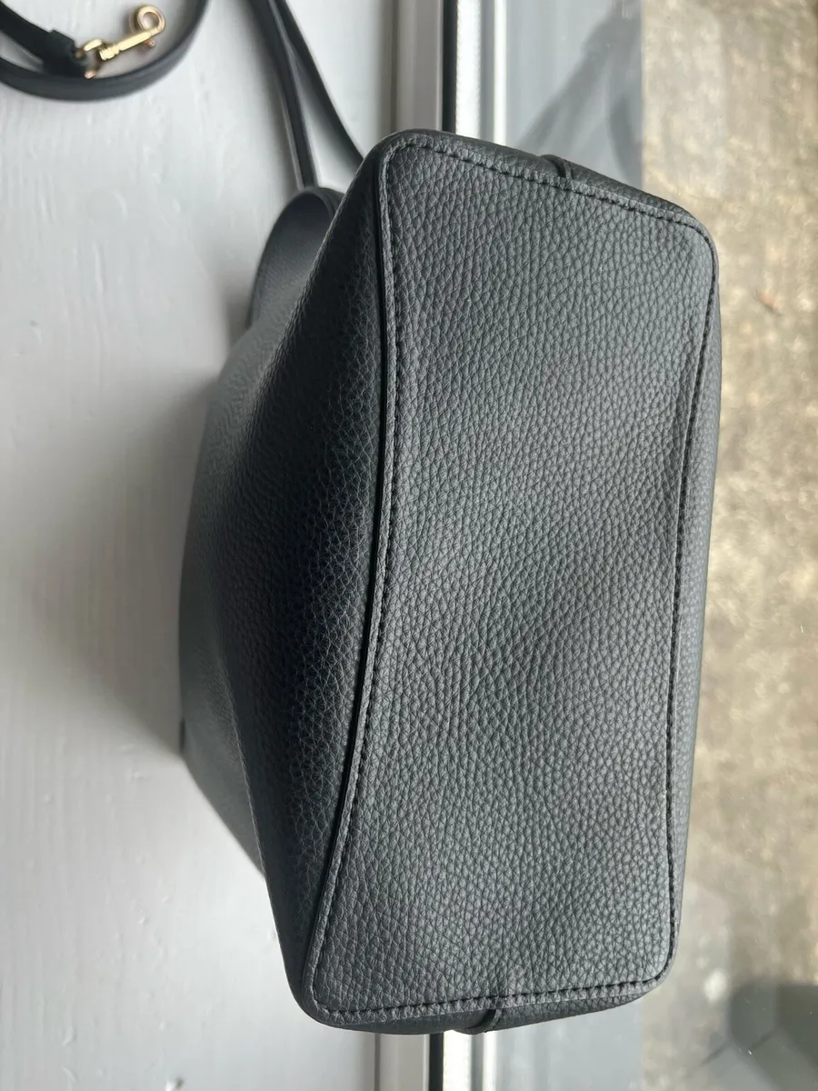 Coach bucket Small Town Handbag - authentic - Image 4
