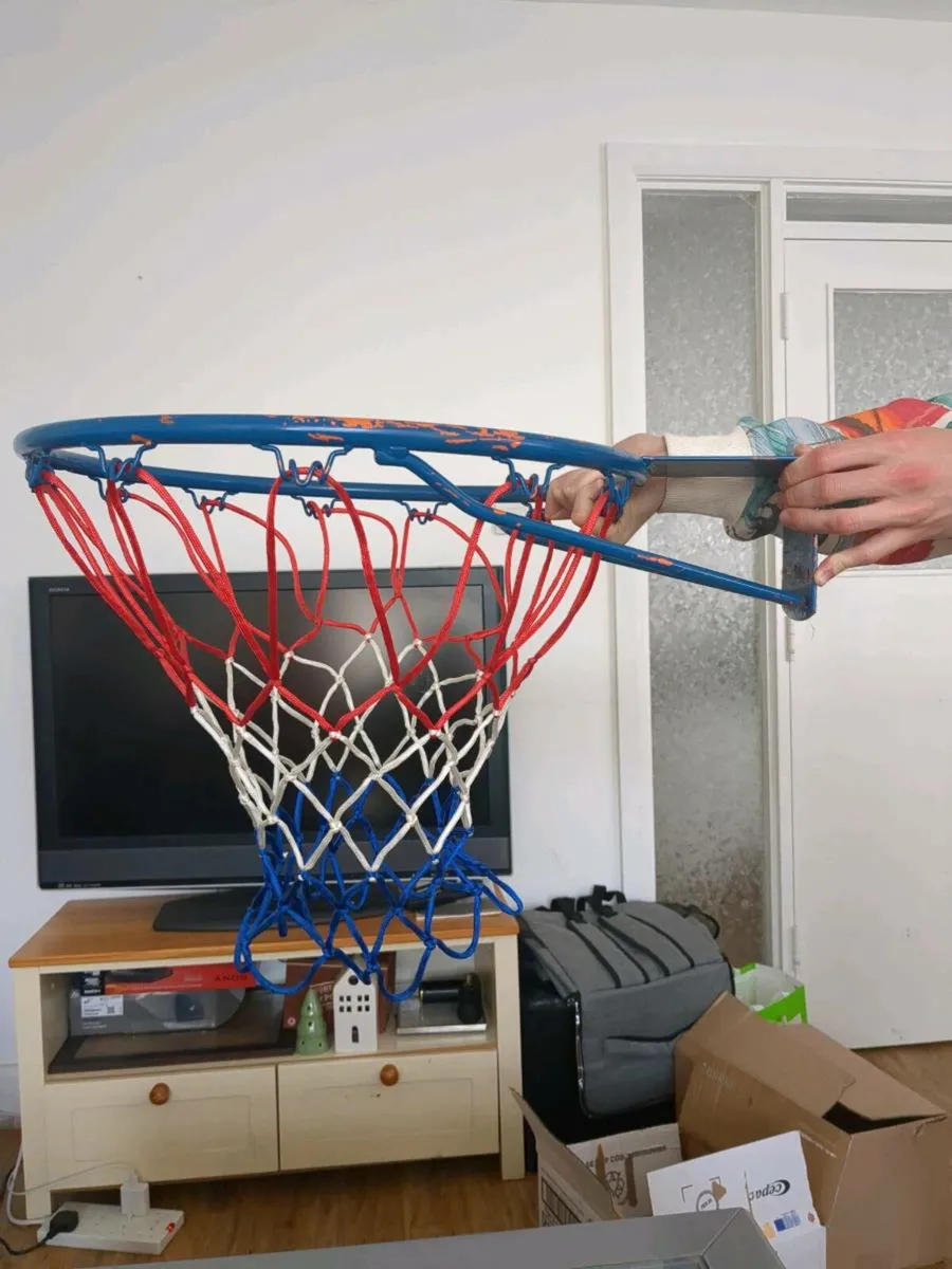 Basketball hoop