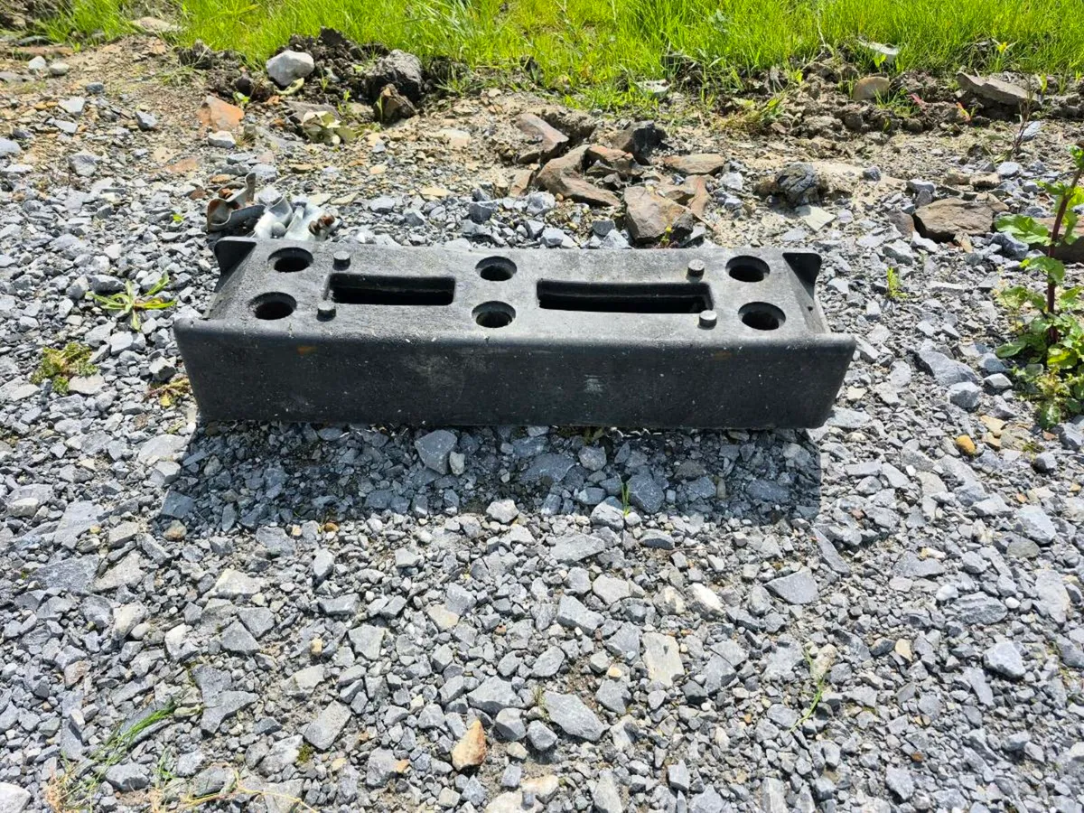 Security fencing - Image 1