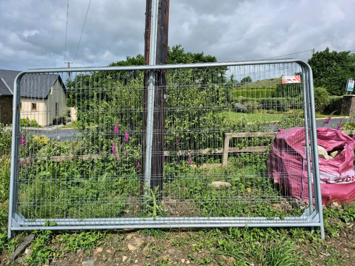 Security fencing - Image 2