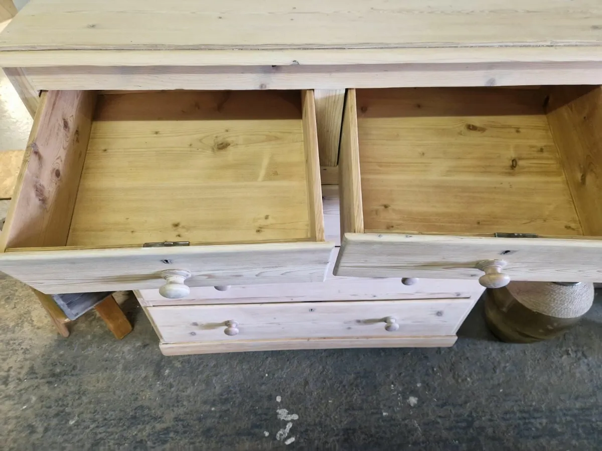 Large Victorian pine chest of drawers - Image 4