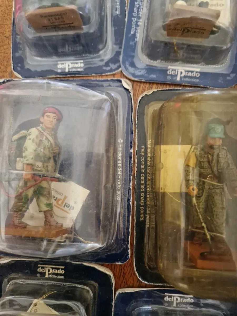 Old lead soldiers in boxes - Image 4