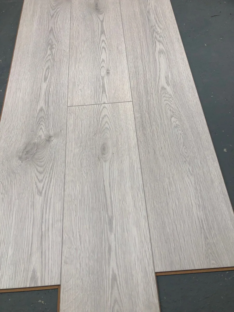 Laminate flooring - Image 2