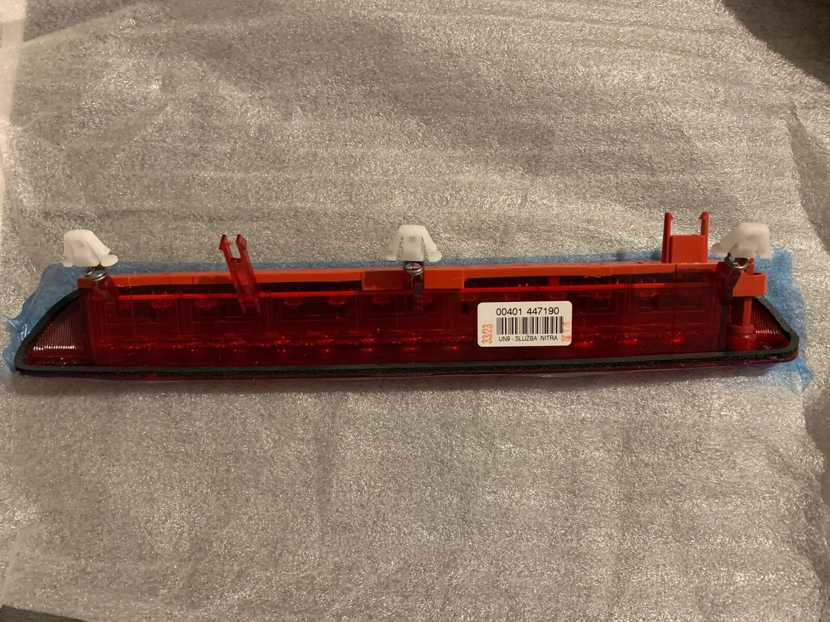 Skoda Estate Center Brake Light - Image 3