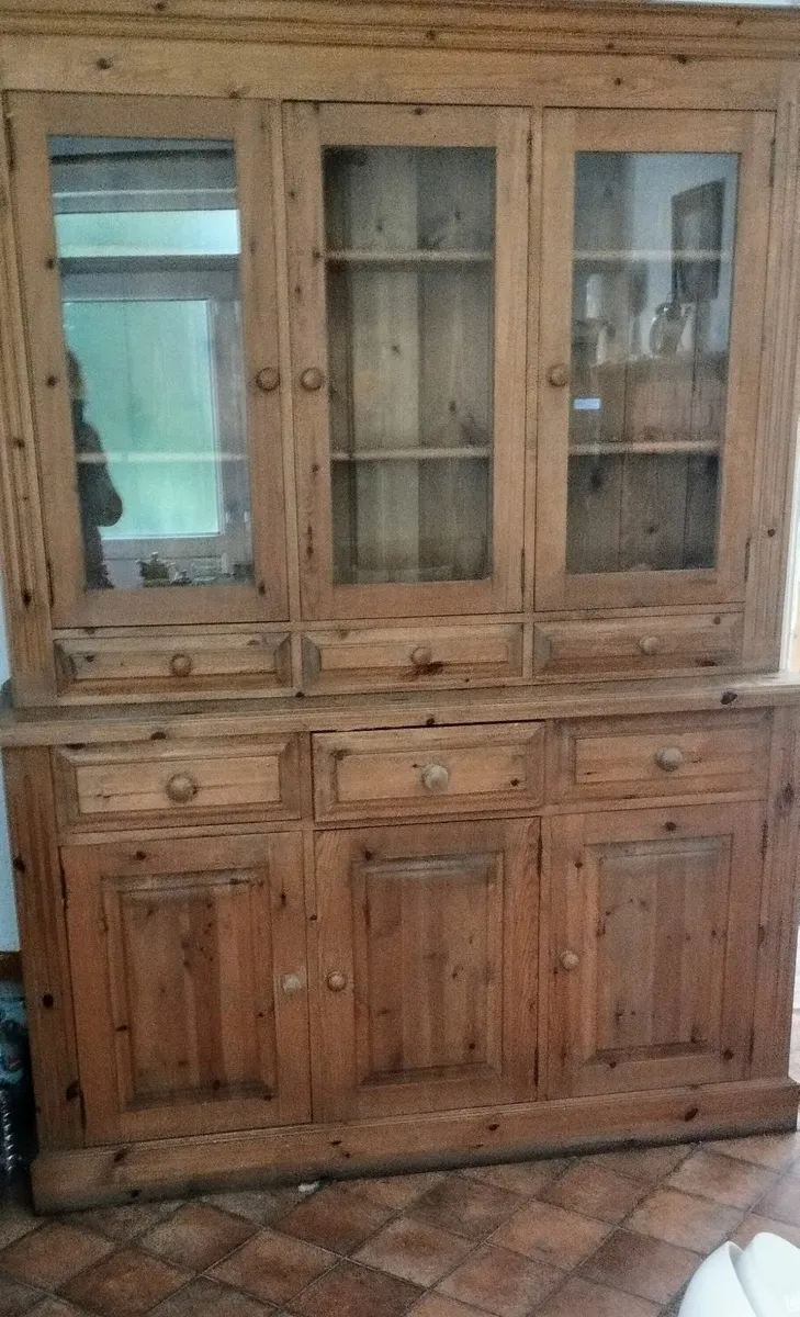 Kitchen cabinet