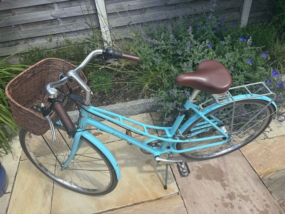 Attractive ladies Electra bike in great condition - Image 1