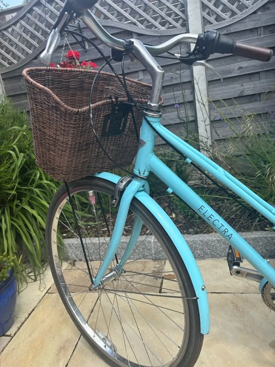 Attractive ladies Electra bike in great condition - Image 2