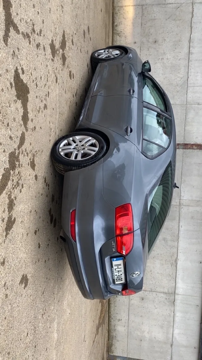 Volkswagen Jetta 2011 - Image 4