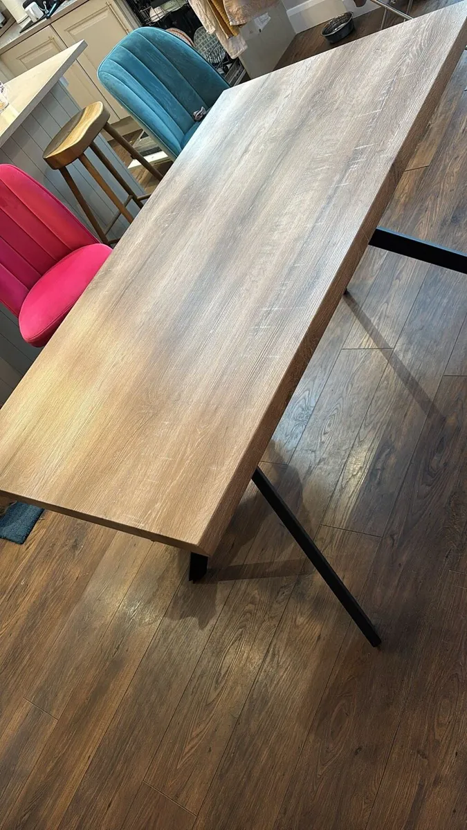 Kitchen table - Image 1