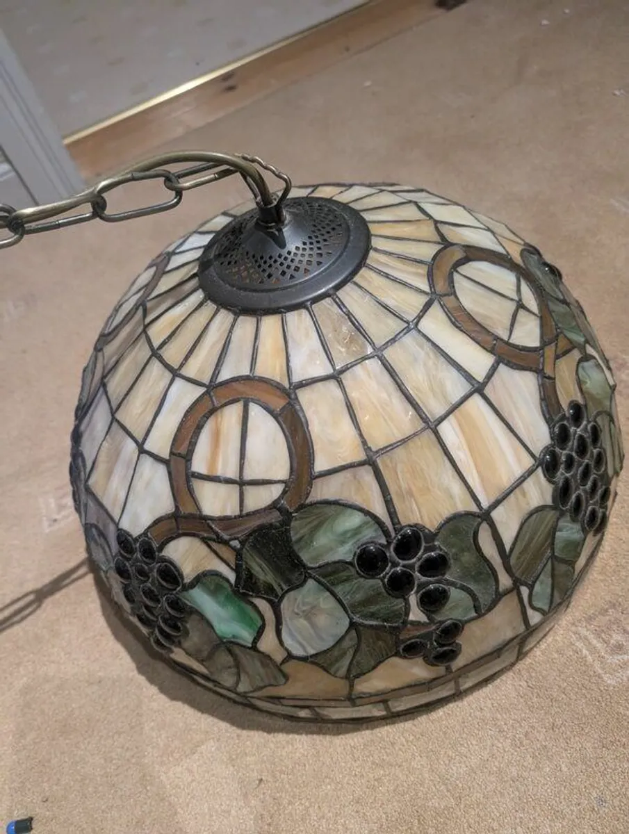 Tiffany glass light shade - Image 3