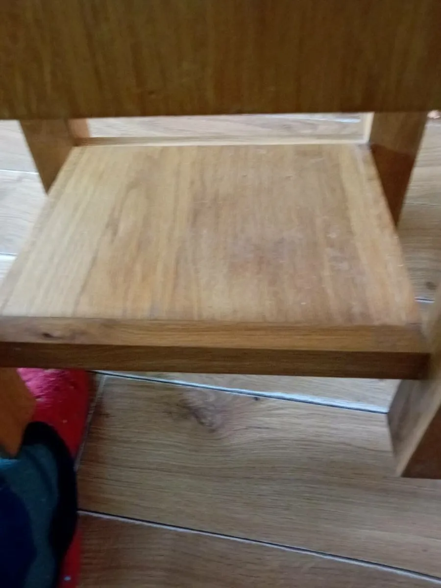 2 solid oak lamp tables - Image 3