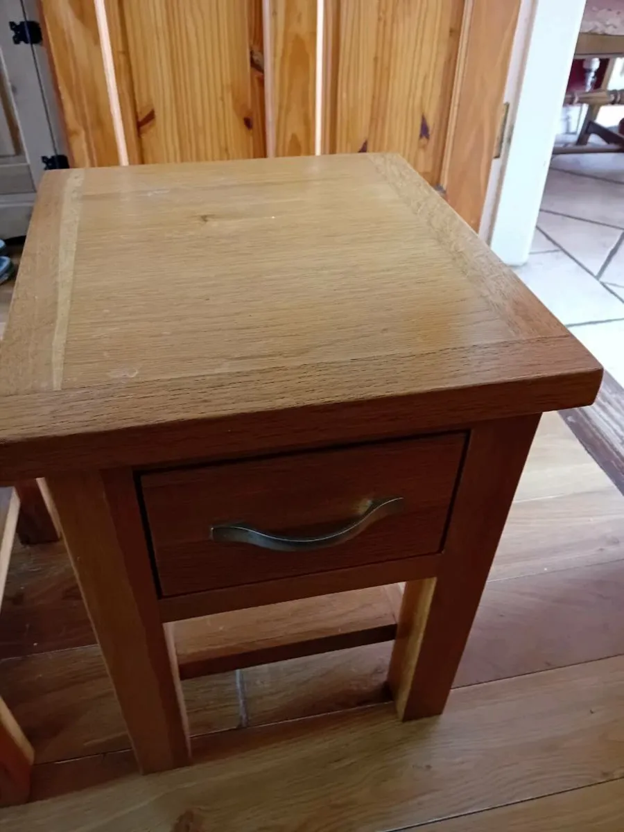 2 solid oak lamp tables - Image 2