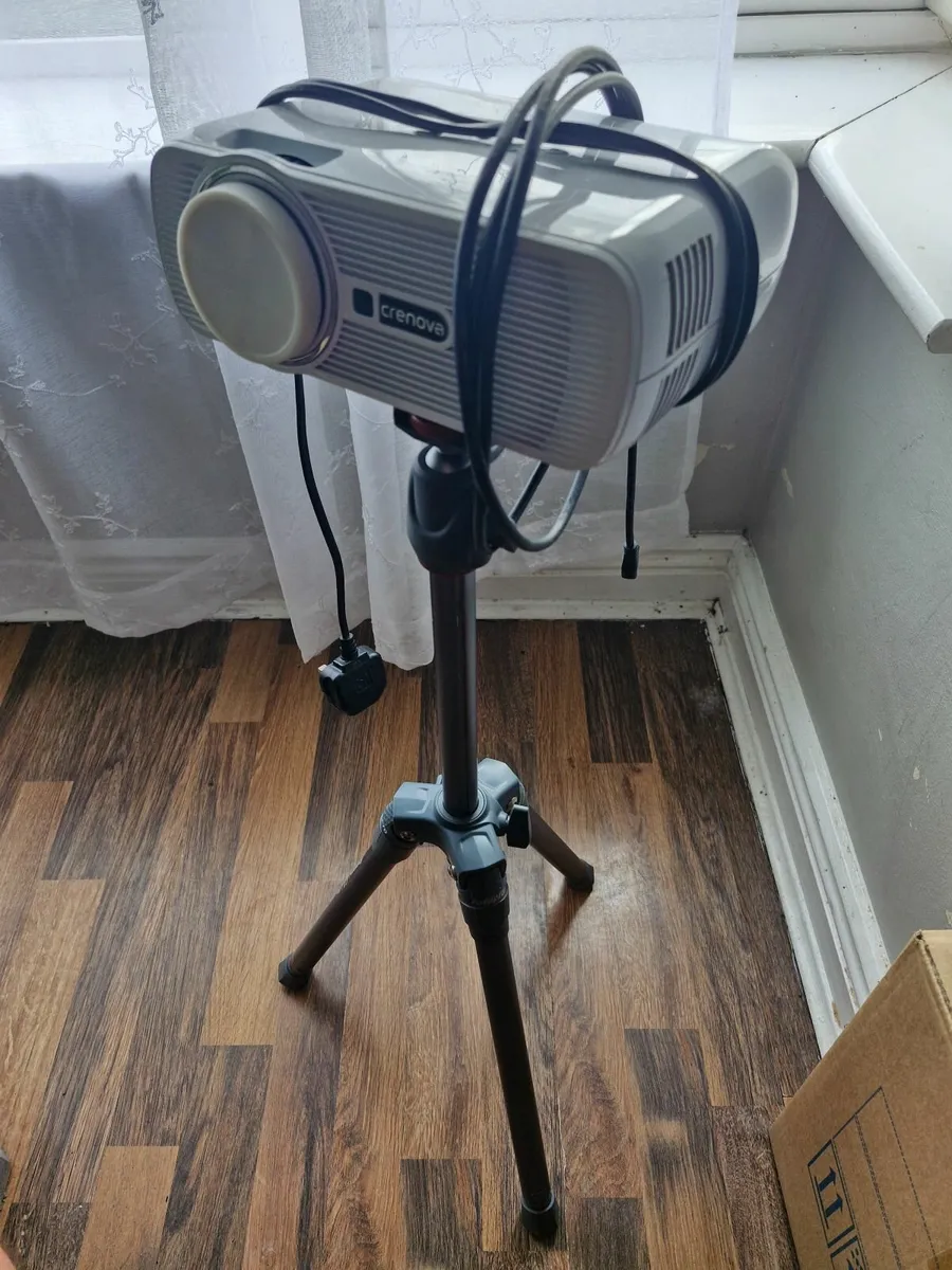 Projector + tripod + hdmi cable - Image 2