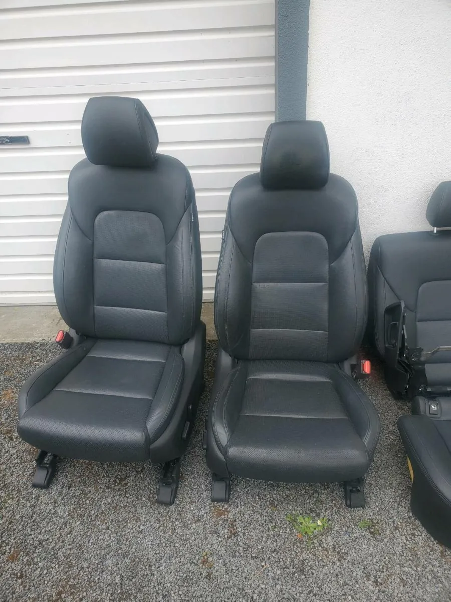 Full leather interior 2019 hyundai tuscon - Image 2