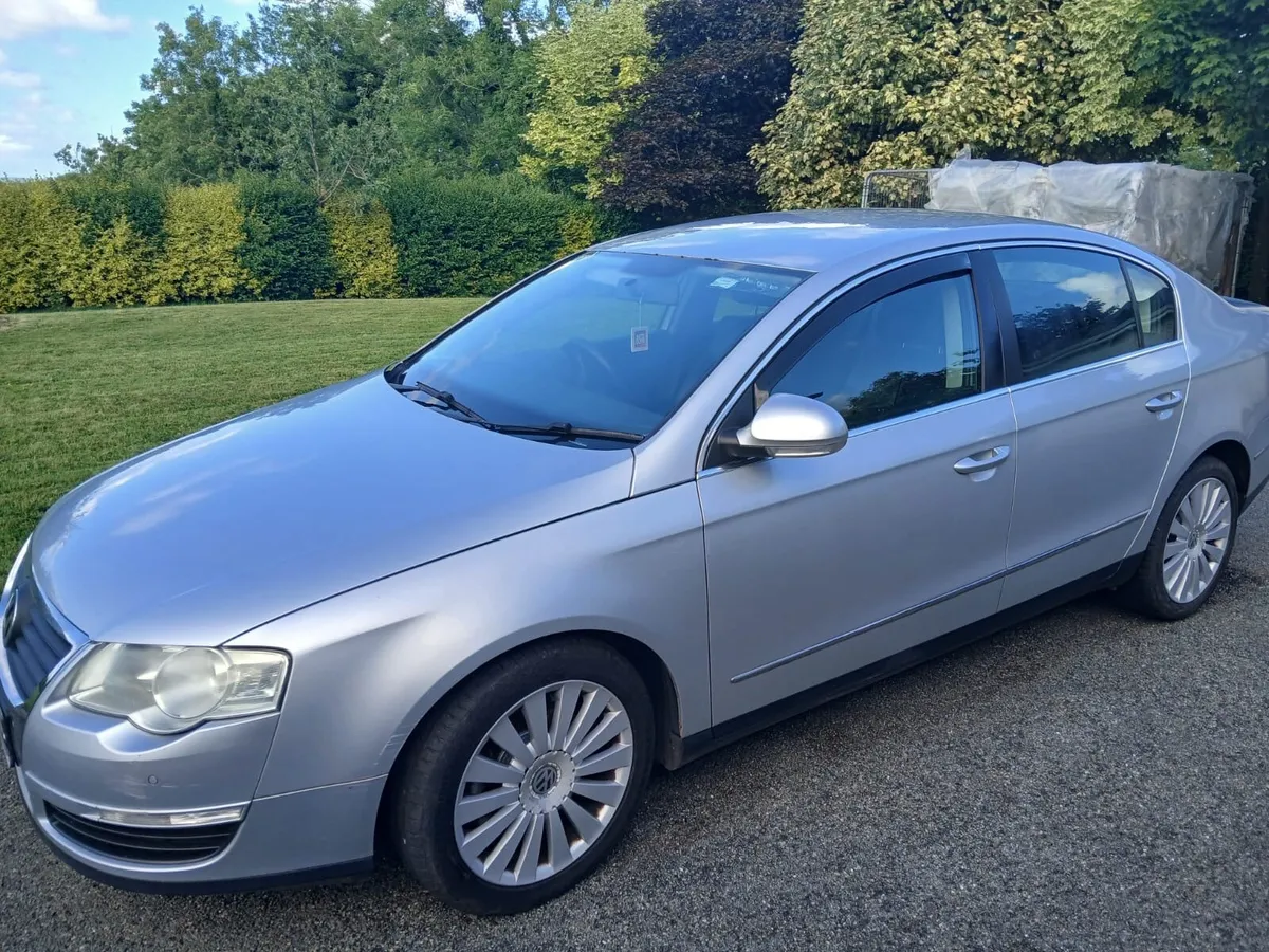 Volkswagen Passat 2009 - Image 2