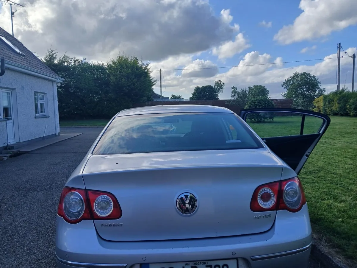 Volkswagen Passat 2009 - Image 3