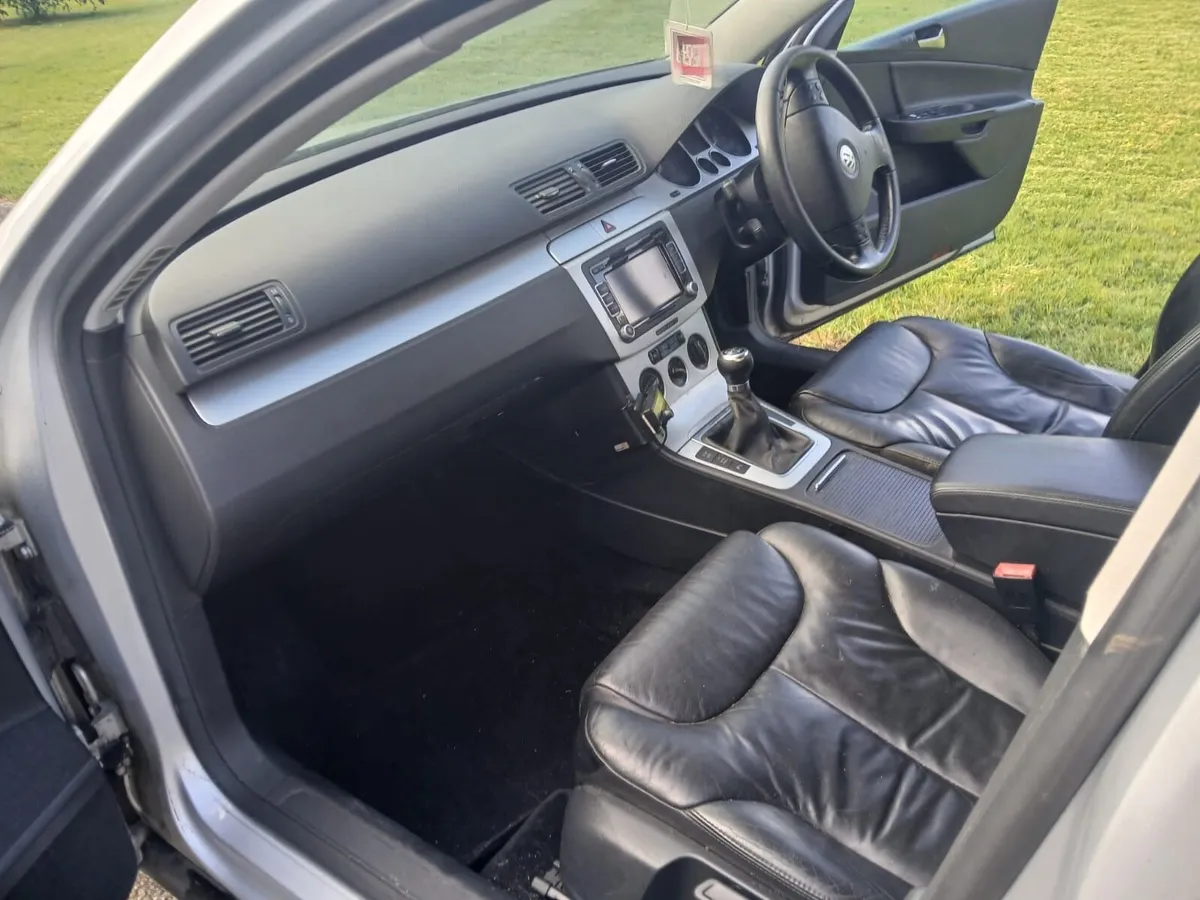 Volkswagen Passat 2009 - Image 4