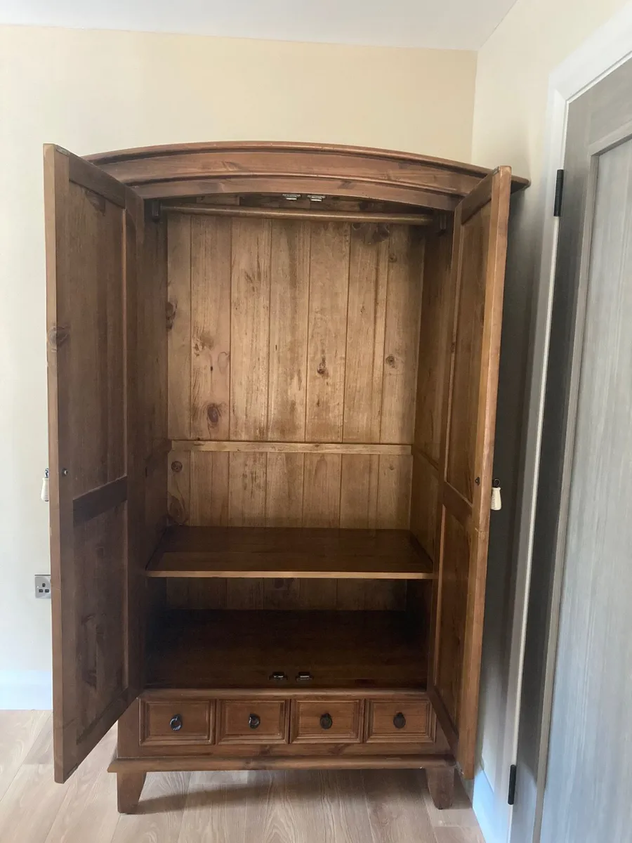 Wardrobe - Image 3