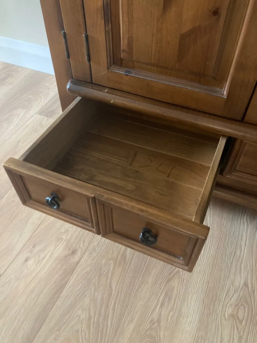Wardrobe - Image 4