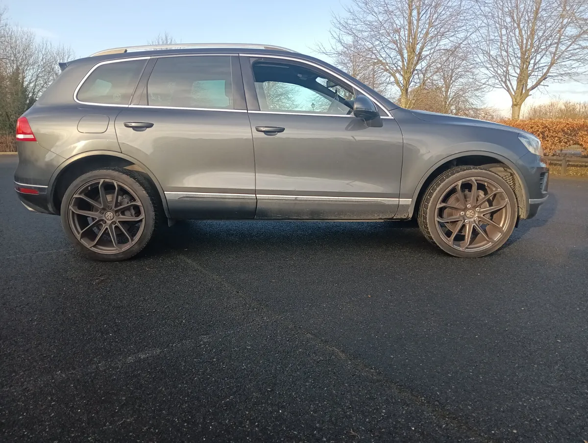 💥2016 Volkswagen Touareg 5 seater crew cab N1💥 - Image 3