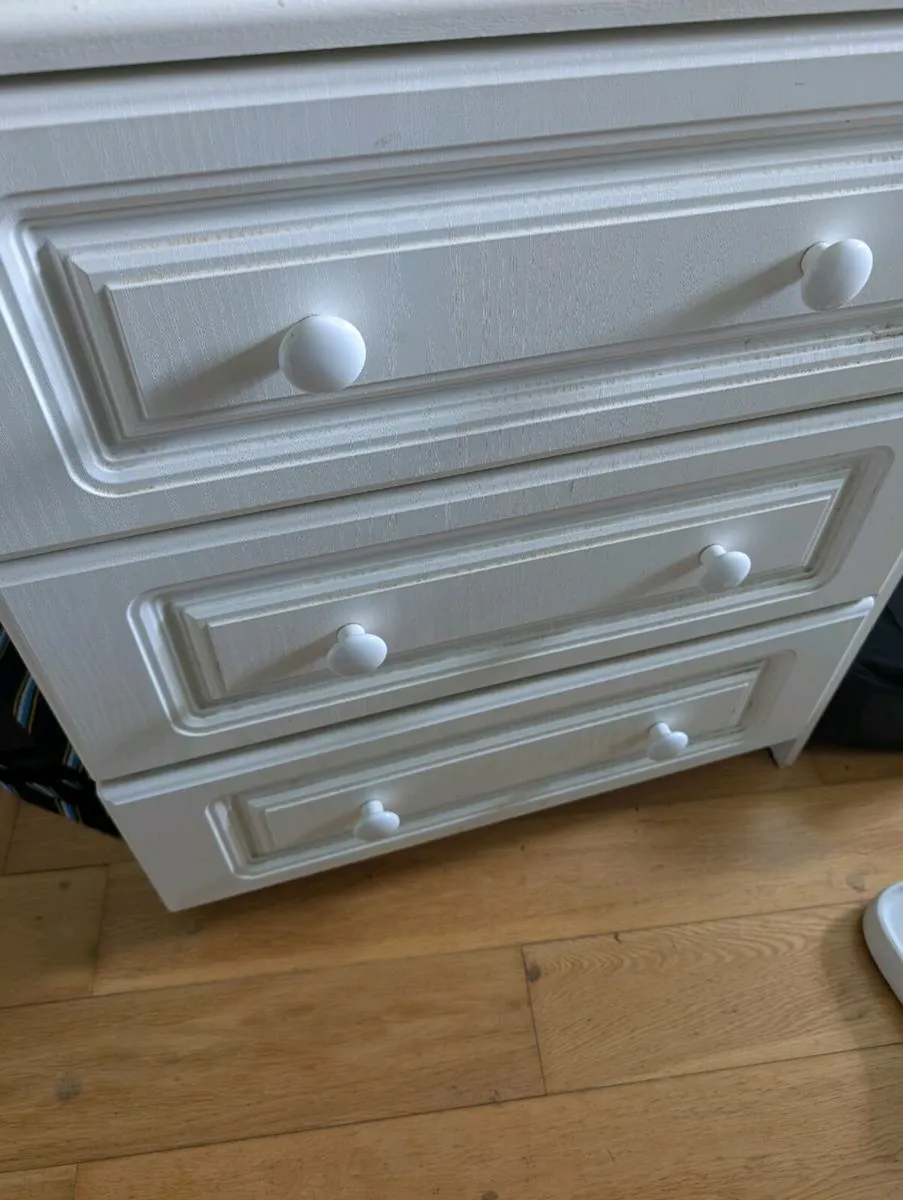 Cabinet - Image 1