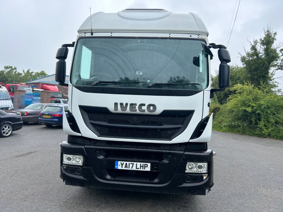 2017 iveco stralis 360 6x2 curtainsider - Image 2