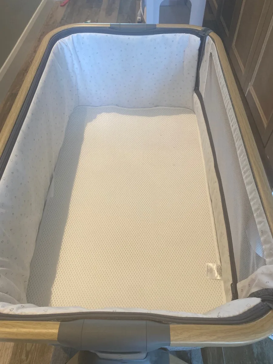Tutti Bambini CoZee Bedside Crib - Image 2