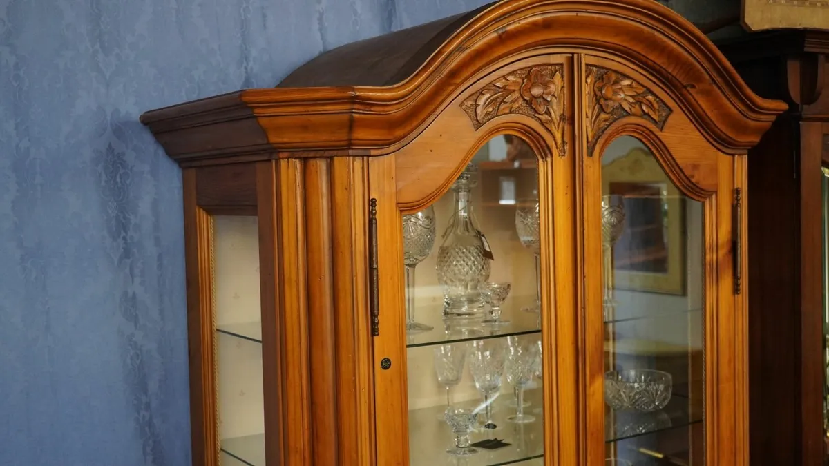 🪟 Spanish Display Cabinet – Vintage, Solid and He - Image 2