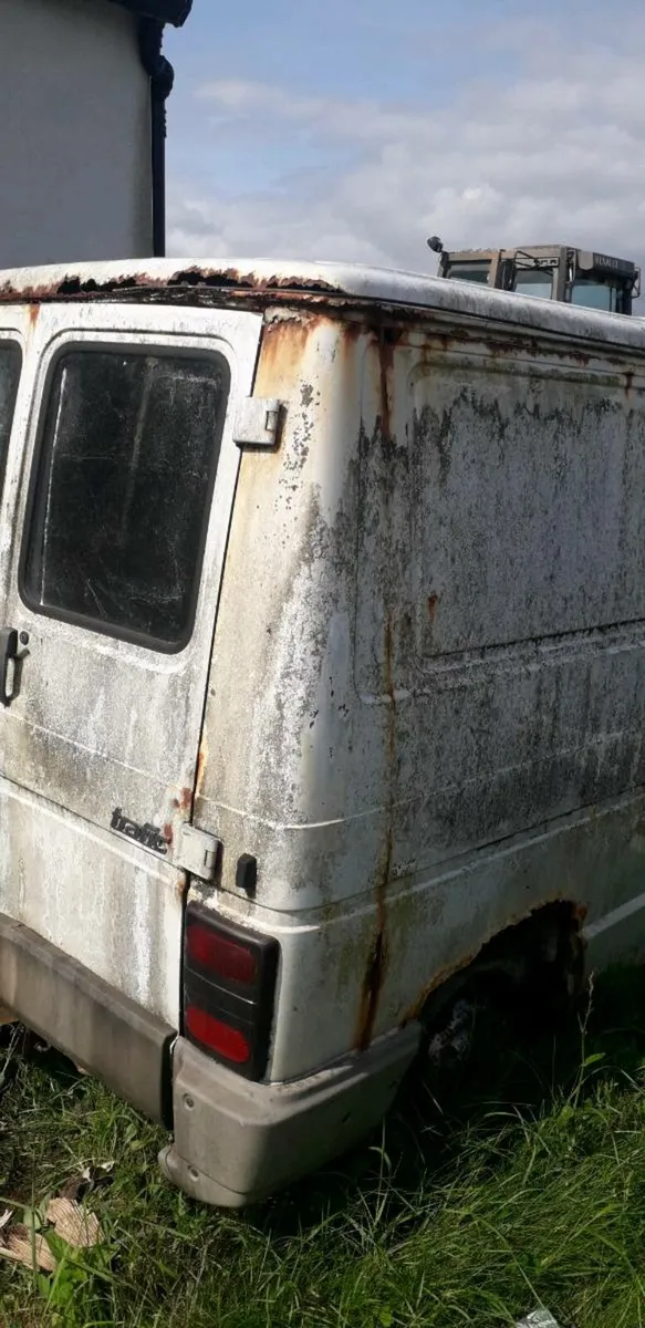 Renault T1100D Van - Image 2