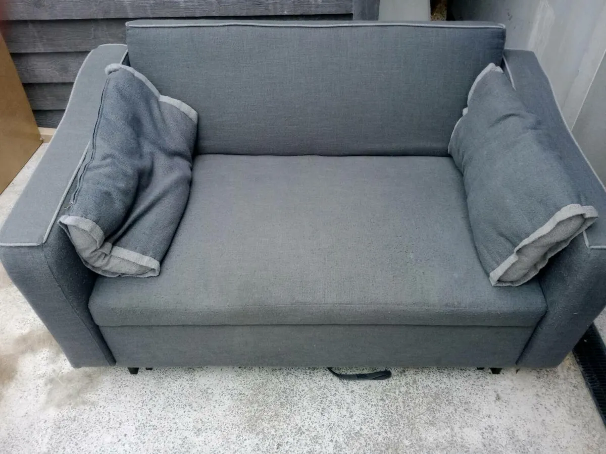 Couch/Bed - Image 1