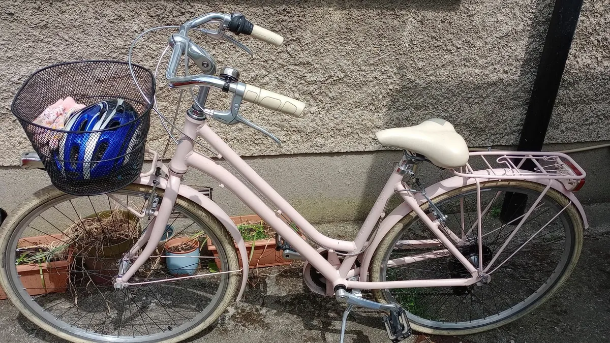 Pale Pink Ladies Bike - Image 4
