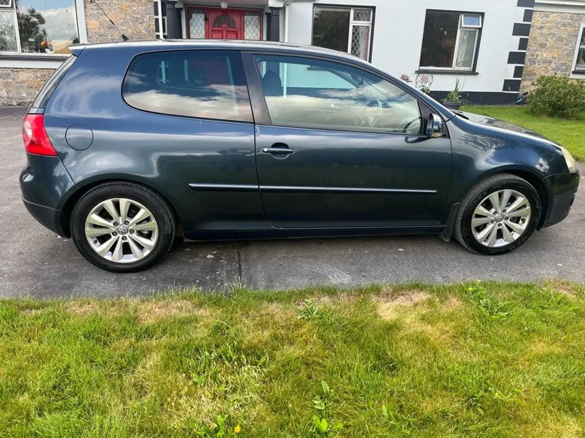 2008 Volkswagen Golf - Image 2