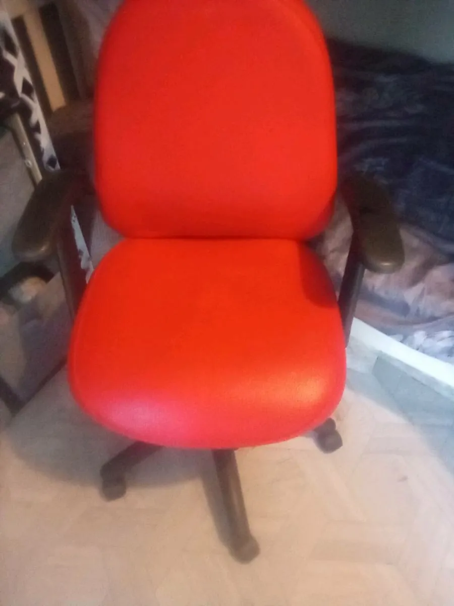 2 office chairs nice spring action good condition - Image 3
