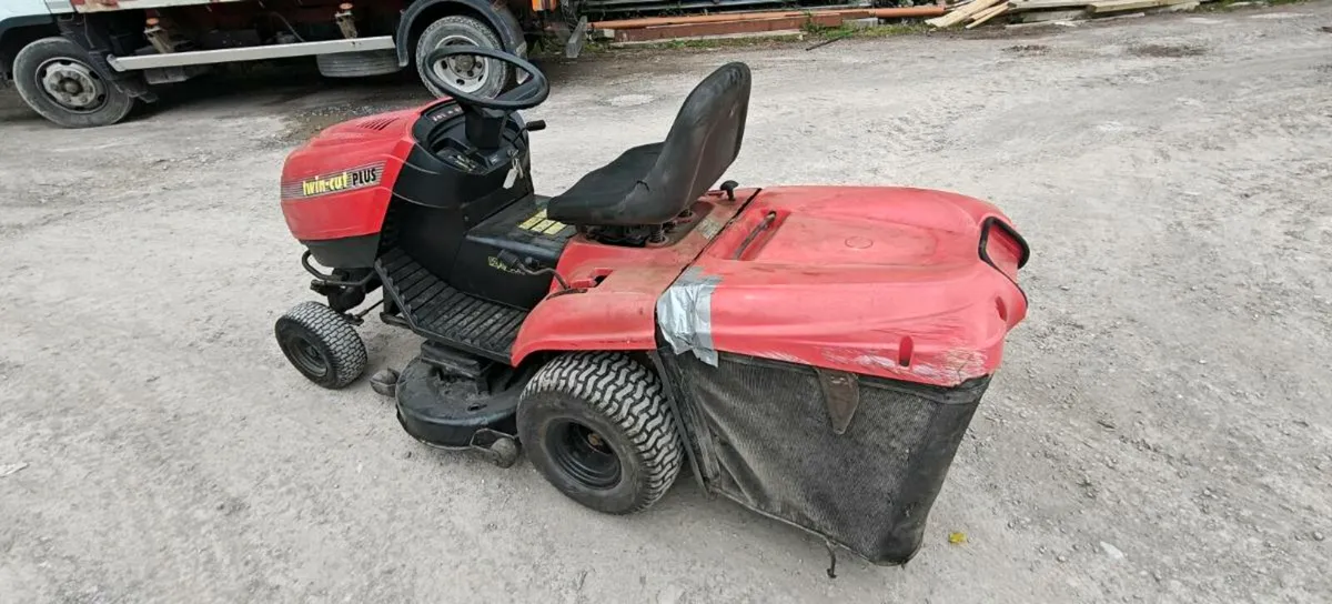 Ride on mower - Image 2