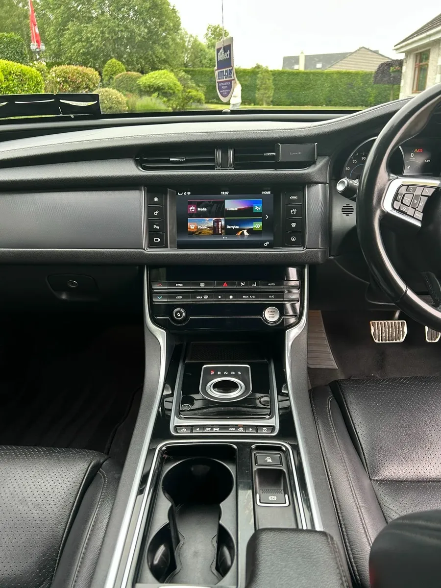 Jaguar XF 2016 - Image 2