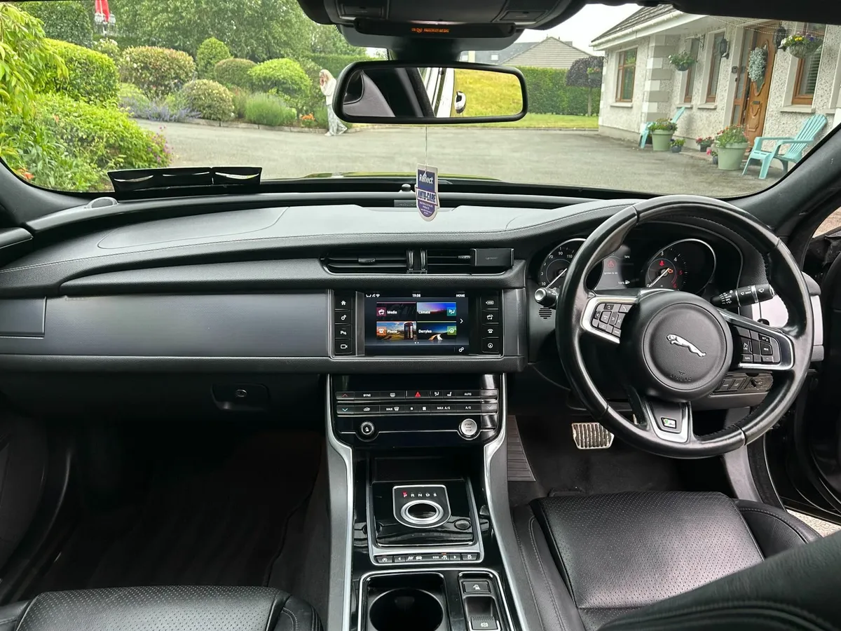 Jaguar XF 2016 - Image 3