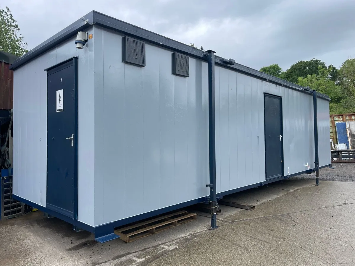 Toilet block unit - Image 1