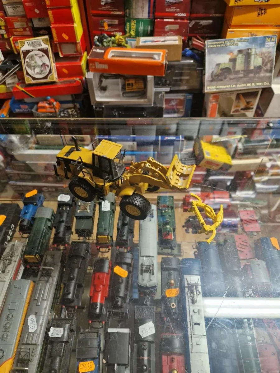 Corgi Norscot Caterpillar Loader Code3 - Image 1