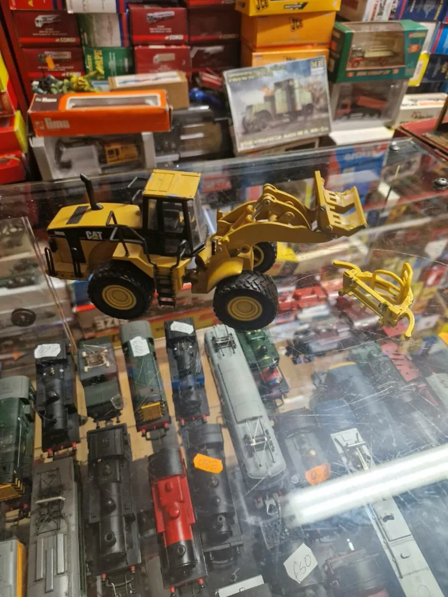 Corgi Norscot Caterpillar Loader Code3 - Image 2